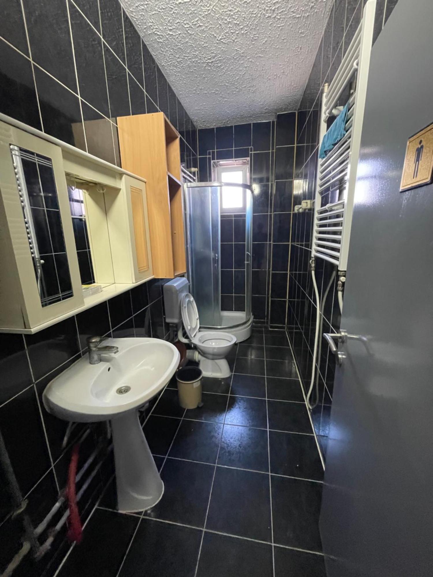 Newborn Comfort Hostel The Biggest Hostel Of Town With Best Location พริสตีนา ภายนอก รูปภาพ